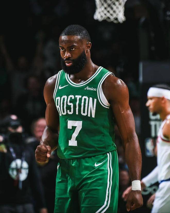 关于独行侠碾压热火，杰伦·布朗打破历史纪录的信息